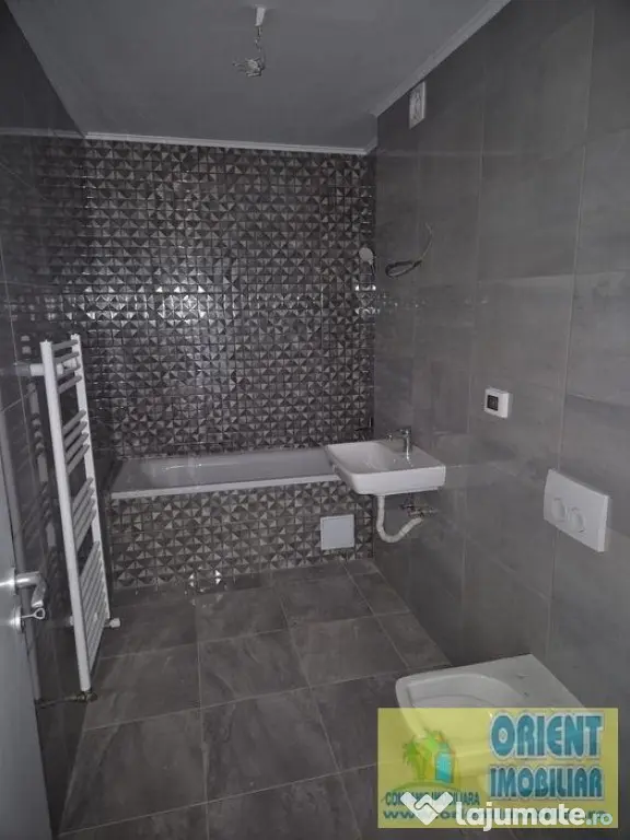 Tomis Plus, 2 camere de vanzare, etaj 1, decomandat