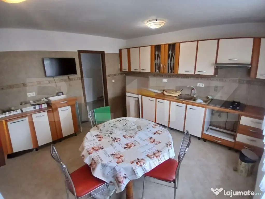Casa P+M cu 5 camere si garaj, amplasate pe un teren de 650m