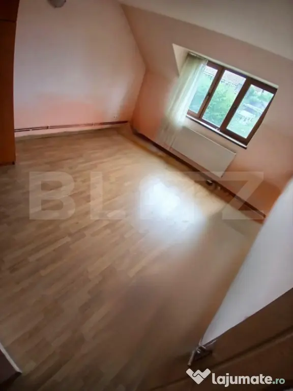 Casa P+M cu 5 camere si garaj, amplasate pe un teren de 650m