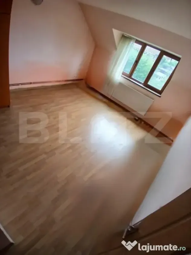 Casa P+M cu 5 camere si garaj, amplasate pe un teren de 650m