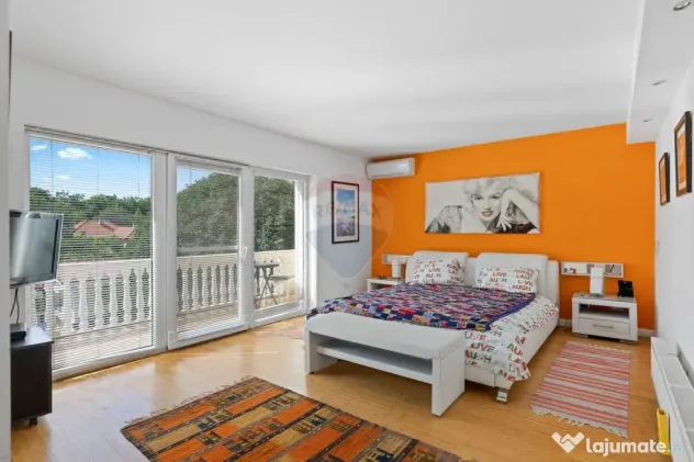 Vilă cu 4 camere de vânzare 921 mp zona Subcetate,Arad