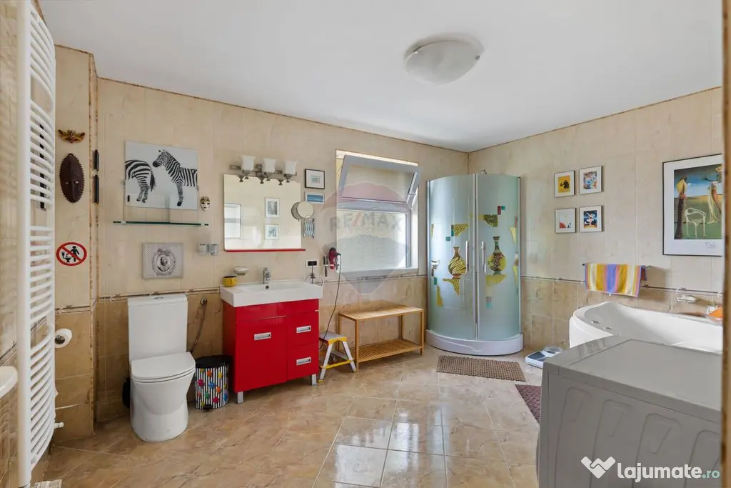 Vilă cu 4 camere de vânzare 921 mp zona Subcetate,Arad