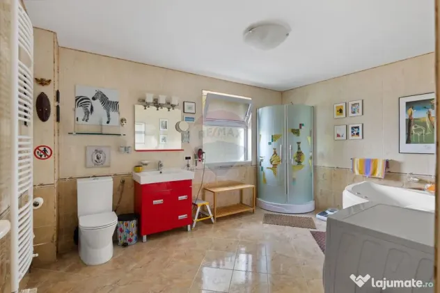 Vilă cu 4 camere de vânzare 921 mp zona Subcetate,Arad