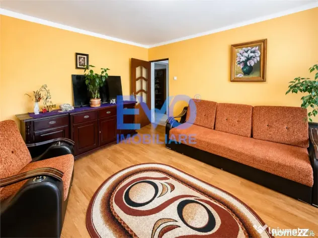 Apartament cu 3 camere de inchiriat, decomandat, zona Garii