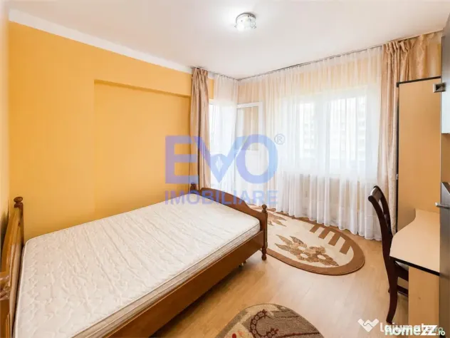 Apartament cu 3 camere de inchiriat, decomandat, zona Garii