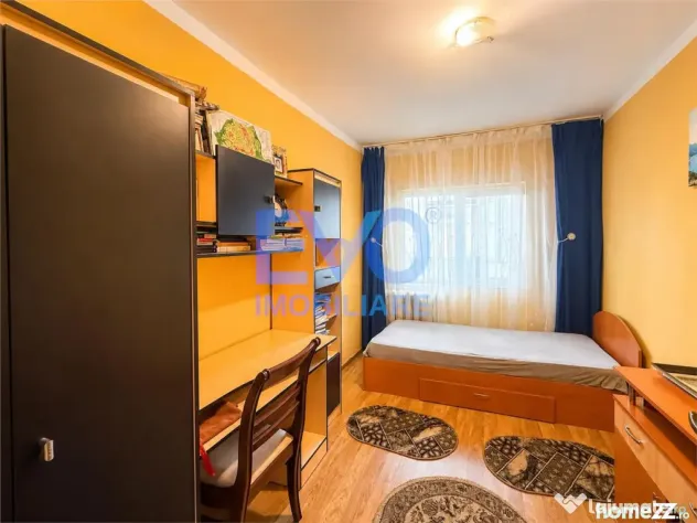 Apartament cu 3 camere de inchiriat, decomandat, zona Garii