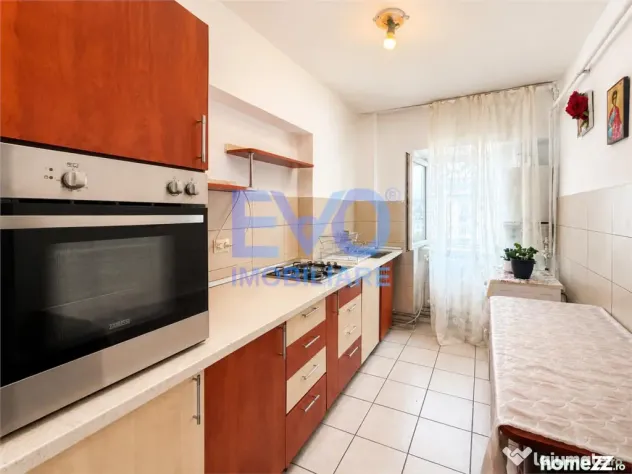 Apartament cu 3 camere de inchiriat, decomandat, zona Garii