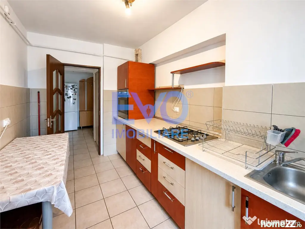 Apartament cu 3 camere de inchiriat, decomandat, zona Garii