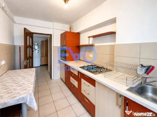 Apartament cu 3 camere de inchiriat, decomandat, zona Garii