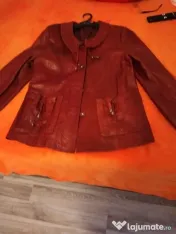 Vând 2 haine de piele 
