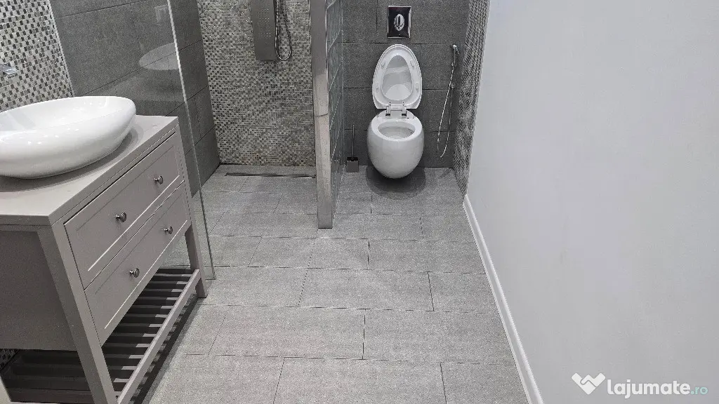 Inchiriez apartament 2 camere in Deva, zona ultracentrala, etaj 1,