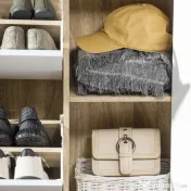 HOMCOM Pantofar cu 2 usi rabatabile si dulap, reglabil, natural, alb