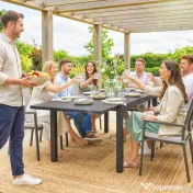 Outsunny Masă de Grădină Extensibilă pentru 8-10 Persoane 140/240x90 cm, Masă de Dining Extensibilă cu Blat din Sticlă Securizată, Masă de Exterior pentru Terasă, Balcon, Negru | Aosom Romania