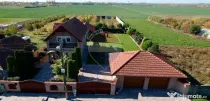 Casă gata de locuit cu teren 2700mp si garaj dublu in Ma...