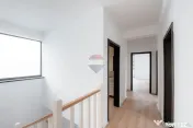 Casă tip duplex, P+1E, 174mp construiți — Budeasa Mar... 