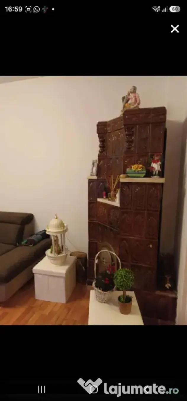 Vând casă zona intim