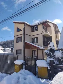 De vânzare – Vila spațioasă, ideală pentru locuit sau investiție Azuga