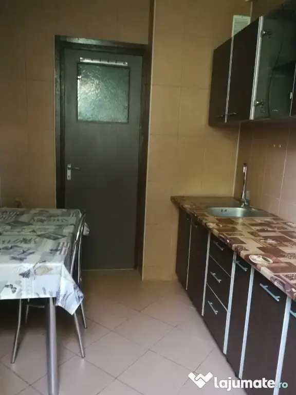 Vanzare apartament cu 3 camere + boxa in Drumul Taberei/Valea Argesului