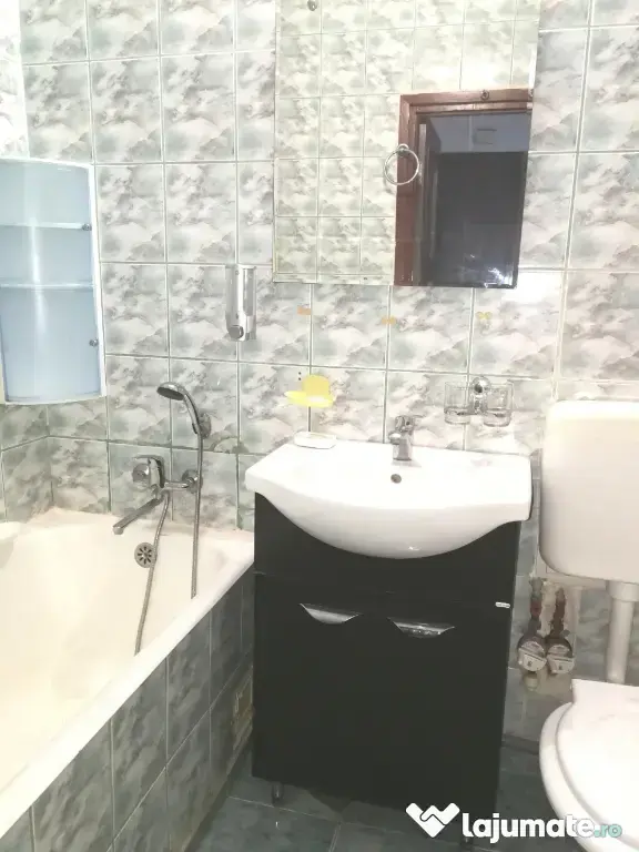 Vanzare apartament cu 3 camere + boxa in Drumul Taberei/Valea Argesului