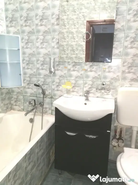 Vanzare apartament cu 3 camere + boxa in Drumul Taberei/Valea Argesului