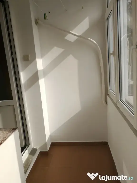 Vanzare apartament cu 3 camere + boxa in Drumul Taberei/Valea Argesului