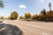 Teren stradal pe colț - Ideal afacere - front stradal mare 