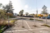 Teren stradal pe colț - Ideal afacere - front stradal mare 