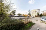 Teren stradal pe colț - Ideal afacere - front stradal mare 