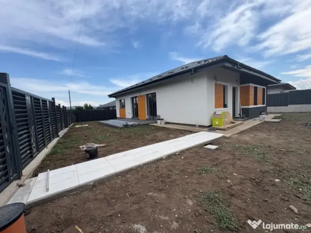 Locuinta premium! Casa single,4 camere,2 bai,teren 450mp,vie