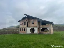 Casă la roșu de vânzare, 260 mp, zona Sântana de Mureș