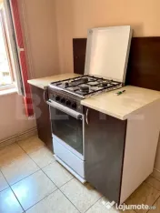 Garsoniera, decomandat, 27mp, zona strazii Cosasilor, Piata 