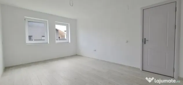 Casa 4 camere (nemobilata, neutilata) cartier Izvor Tarlu...