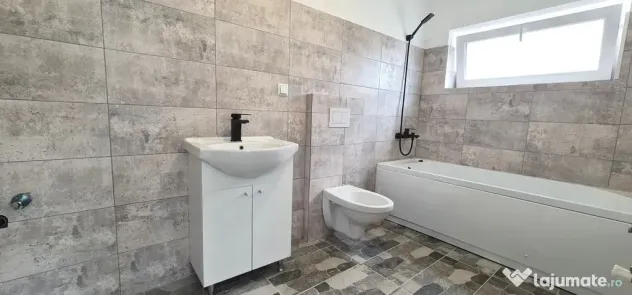 Casa 4 camere (nemobilata, neutilata) cartier Izvor Tarlu...