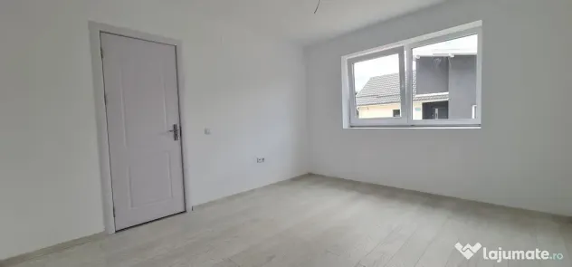 Casa 4 camere (nemobilata, neutilata) cartier Izvor Tarlu...