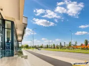 Langa Coresi Mall, elegant spatiu comercial, vitrina stradal