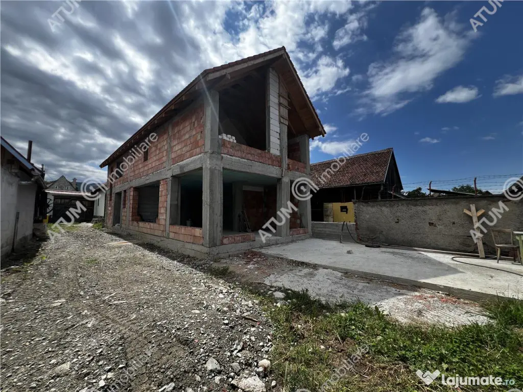 Casa individuala cu teren de 1400 mp situata la 10 km de Sib