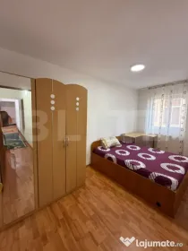 Apartament 3 camere, decomandat, Zona 9 Mai, Et 2