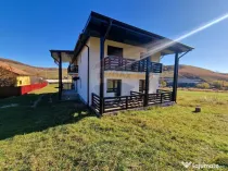 Casă / Vilă cu 8 camere de vânzare în zona Balaur