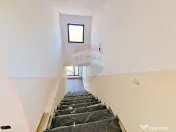 Casă / Vilă cu 8 camere de vânzare în zona Balaur