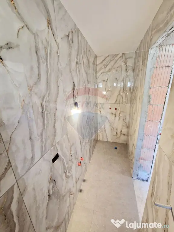 Casă / Vilă cu 8 camere de vânzare în zona Balaur