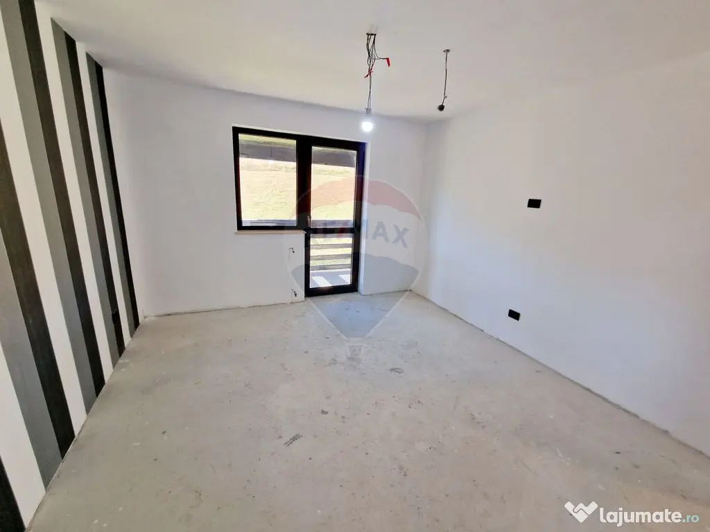 Casă / Vilă cu 8 camere de vânzare în zona Balaur