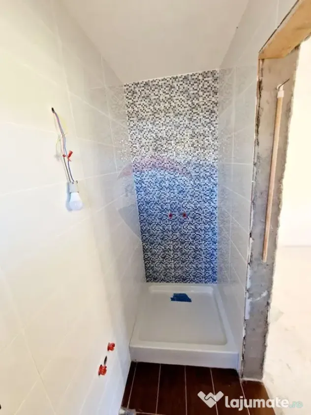 Casă / Vilă cu 8 camere de vânzare în zona Balaur