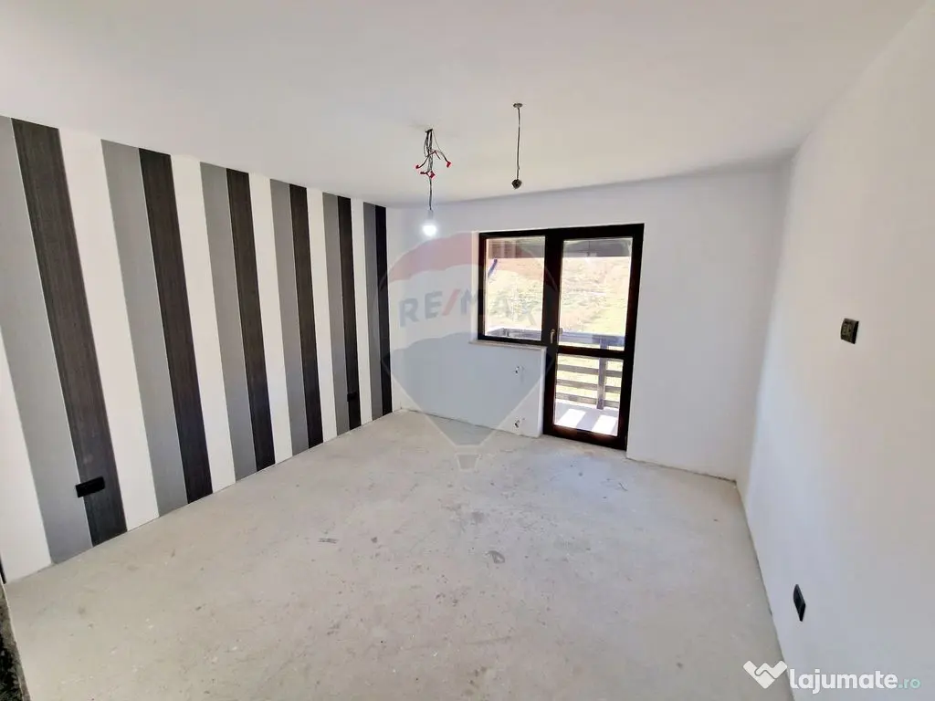 Casă / Vilă cu 8 camere de vânzare în zona Balaur