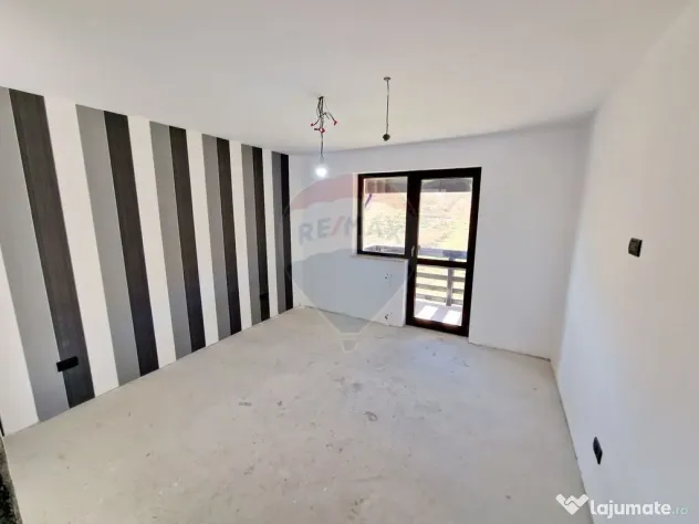 Casă / Vilă cu 8 camere de vânzare în zona Balaur