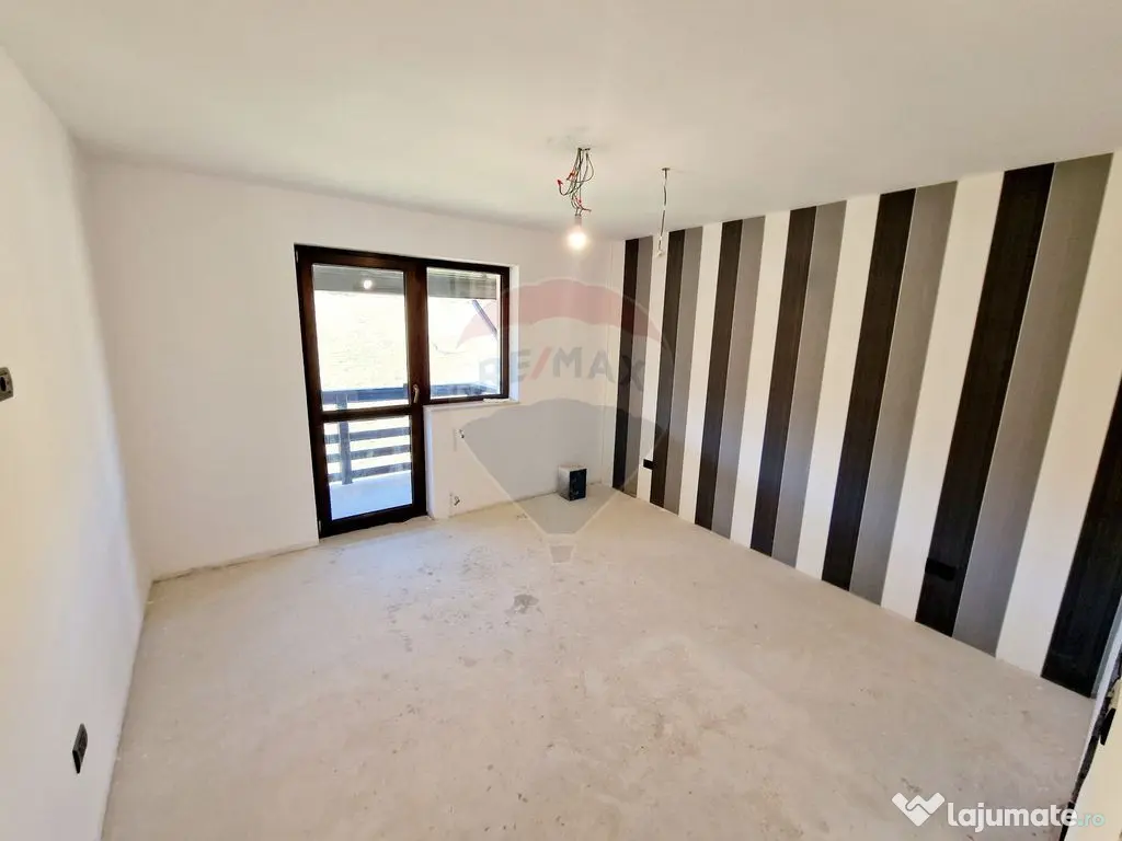 Casă / Vilă cu 8 camere de vânzare în zona Balaur