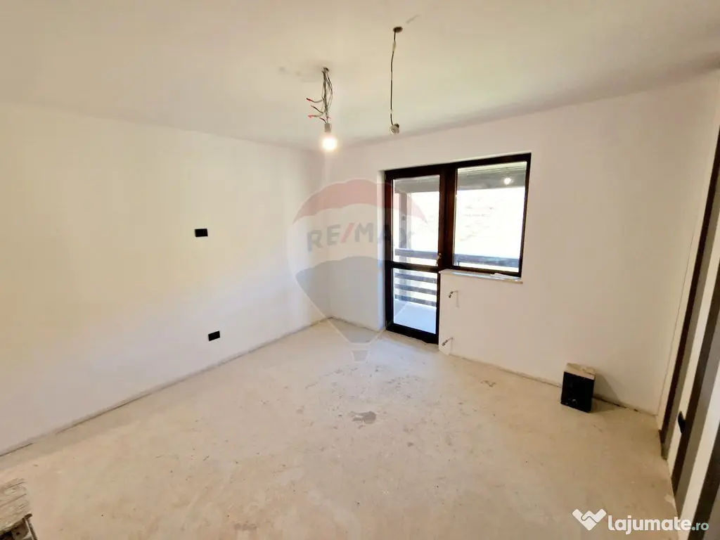 Casă / Vilă cu 8 camere de vânzare în zona Balaur