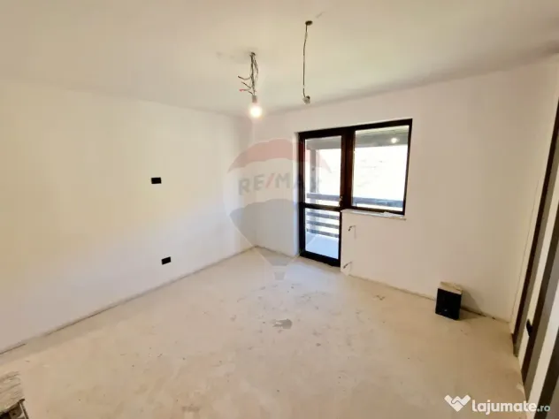 Casă / Vilă cu 8 camere de vânzare în zona Balaur