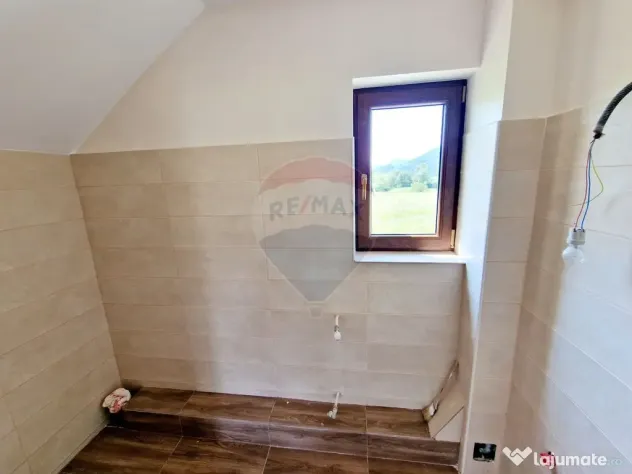 Casă / Vilă cu 8 camere de vânzare în zona Balaur