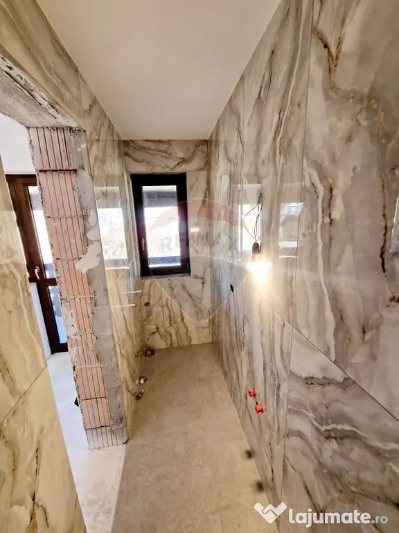 Casă / Vilă cu 8 camere de vânzare în zona Balaur