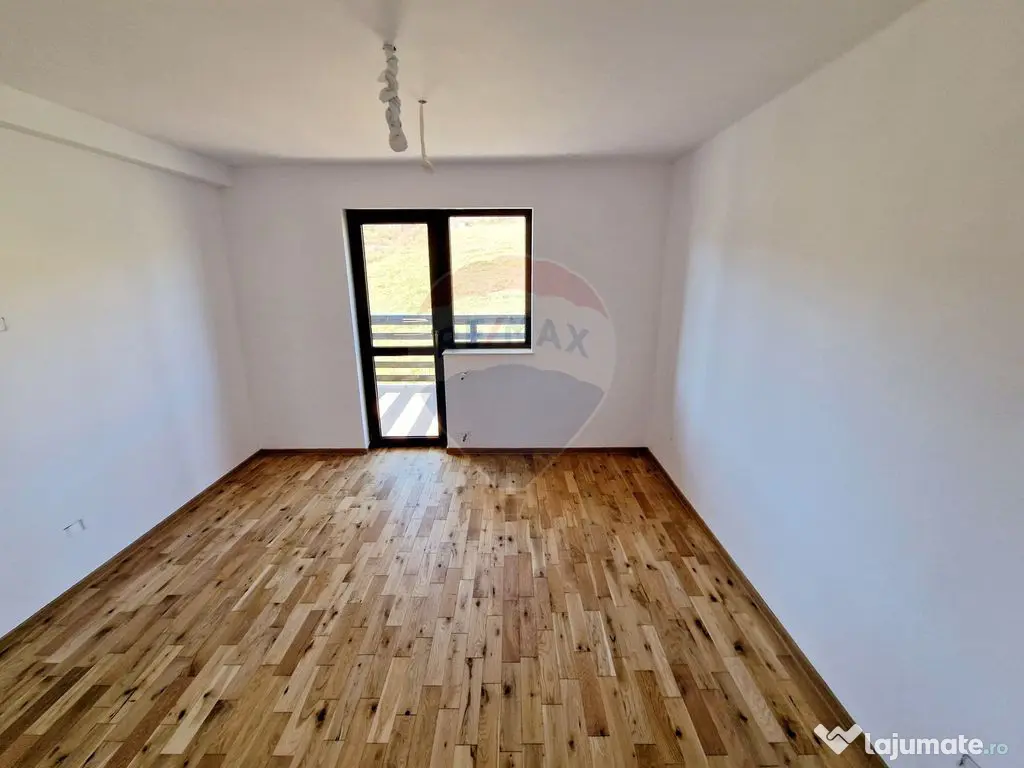 Casă / Vilă cu 8 camere de vânzare în zona Balaur